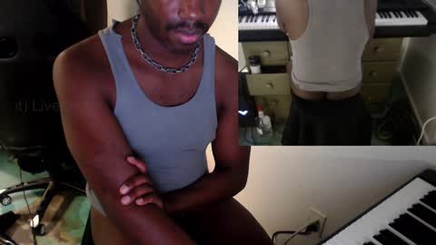 Snapshot of bicepsandfrot chatting on March 2, 12:01 pm BicepsandFrot online show from March 2, 12:01 pm