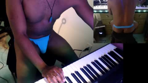 Snapshot of bicepsandfrot chatting on March 6, 10:09 am BicepsandFrot online show from March 6, 10:09 am