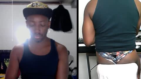 Snapshot of bicepsandfrot chatting on October 25, 10:15 pm BicepsandFrot online show from October 25, 10:15 pm