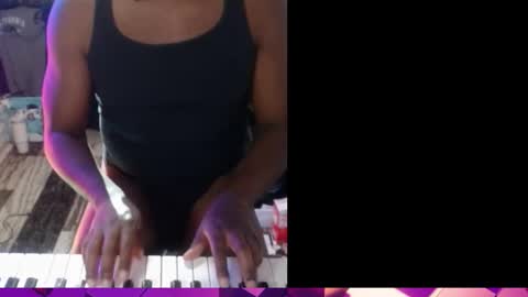 Snapshot of bicepsandfrot chatting on November 7, 2:55 am BicepsandFrot online show from November 7, 2:55 am