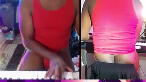 Snapshot of bicepsandfrot chatting on November 8, 3:07 am BicepsandFrot online show from November 8, 3:07 am