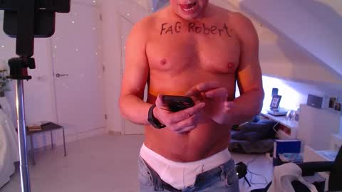 Snapshot of bickel chatting on December 2, 1:11 am Bickel online show from December 2, 1:11 am