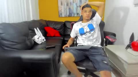 Snapshot of big_jhoonss_ chatting on October 19, 2:45 am big_jhoonss_ online show from October 19, 2:45 am