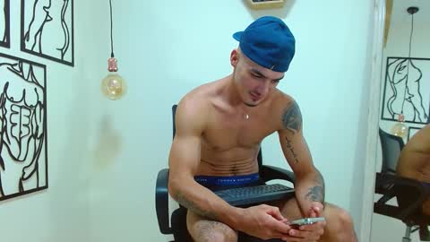 Big valentinHunk online show from December 5, 1:58 am