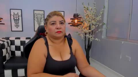 BigAssMaturee online show from November 28, 11:57 am