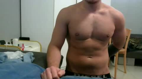 Snapshot of bigballsnojoke chatting on December 6, 9:13 pm bigballsnojoke online show from December 6, 9:13 pm