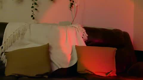 Snapshot of bigbittyblonde chatting on December 11, 4:07 am Melenie Mel online show from December 11, 4:07 am