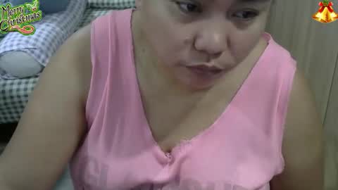 Snapshot of bigboobslyn chatting on November 17, 7:14 am bigboobslyn online show from November 17, 7:14 am