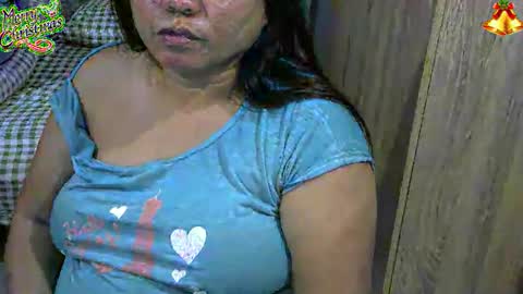 Snapshot of bigboobslyn chatting on November 18, 6:01 pm bigboobslyn online show from November 18, 6:01 pm