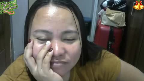 Snapshot of bigboobslyn chatting on December 4, 8:23 am bigboobslyn online show from December 4, 8:23 am