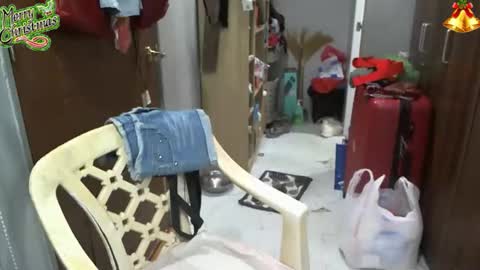 Snapshot of bigboobslyn chatting on December 17, 6:19 am bigboobslyn online show from December 17, 6:19 am