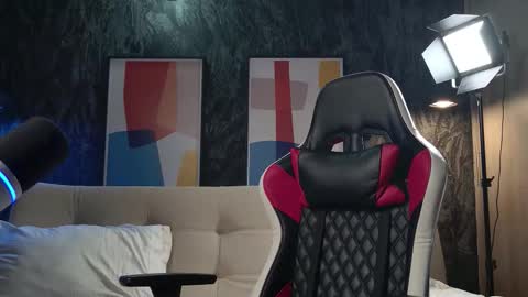 Snapshot of bigboottyxxx chatting on November 8, 2:34 am kyra Moor online show from November 8, 2:34 am