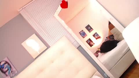 Mia online show from December 13, 4:00 am