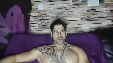 Snapshot of bigboyband chatting on December 19, 5:29 pm Bigboyband online show from December 19, 5:29 pm