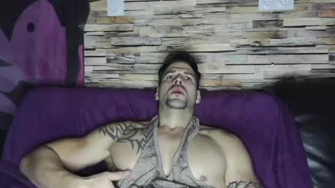 Snapshot of bigboyband chatting on December 20, 4:04 pm Bigboyband online show from December 20, 4:04 pm