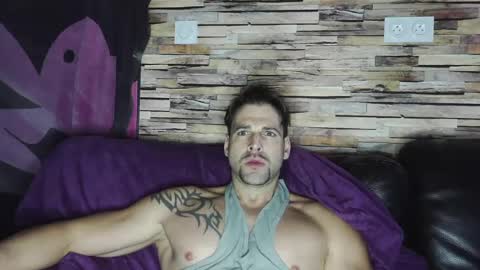 Snapshot of bigboyband chatting on December 25, 4:11 pm Bigboyband online show from December 25, 4:11 pm