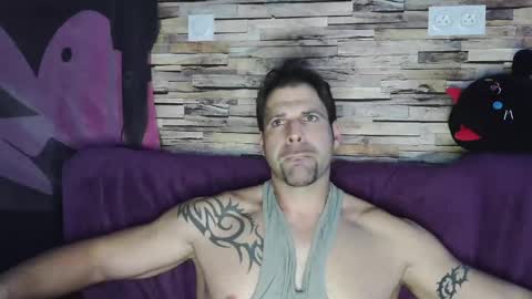 Snapshot of bigboyband chatting on February 20, 5:18 pm Bigboyband online show from February 20, 5:18 pm