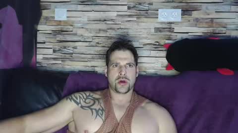 Snapshot of bigboyband chatting on March 8, 5:11 pm Bigboyband online show from March 8, 5:11 pm