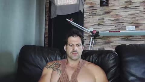 Snapshot of bigboyband chatting on September 30, 11:37 am Bigboyband online show from September 30, 11:37 am