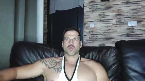 Snapshot of bigboyband chatting on October 10, 6:29 pm Bigboyband online show from October 10, 6:29 pm