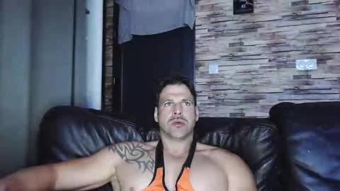 Snapshot of bigboyband chatting on October 16, 6:25 am Bigboyband online show from October 16, 6:25 am