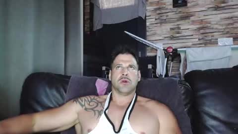 Snapshot of bigboyband chatting on November 4, 4:17 pm Bigboyband online show from November 4, 4:17 pm