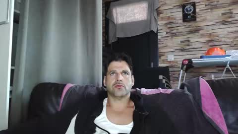 Snapshot of bigboyband chatting on November 18, 12:20 pm Bigboyband online show from November 18, 12:20 pm