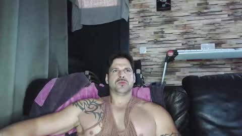 Snapshot of bigboyband chatting on December 16, 4:01 pm Bigboyband online show from December 16, 4:01 pm