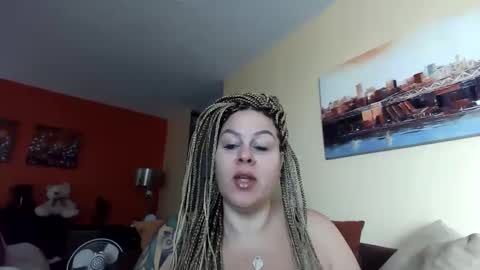 Snapshot of bigbreastsabrina chatting on December 4, 4:49 pm BIG BREAST SABRINA online show from December 4, 4:49 pm