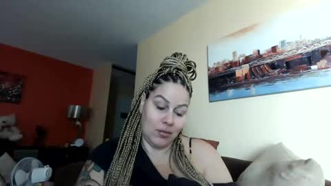 Snapshot of bigbreastsabrina chatting on December 6, 5:00 pm BIG BREAST SABRINA online show from December 6, 5:00 pm