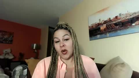 Snapshot of bigbreastsabrina chatting on December 16, 8:48 pm BIG BREAST SABRINA online show from December 16, 8:48 pm