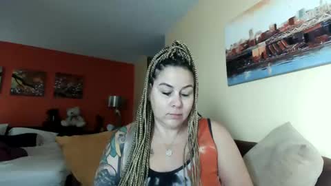 Snapshot of bigbreastsabrina chatting on December 27, 3:48 pm BIG BREAST SABRINA online show from December 27, 3:48 pm