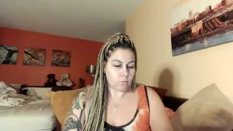 Snapshot of bigbreastsabrina chatting on December 28, 11:48 pm BIG BREAST SABRINA online show from December 28, 11:48 pm