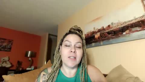 Snapshot of bigbreastsabrina chatting on January 2, 4:20 am BIG BREAST SABRINA online show from January 2, 4:20 am