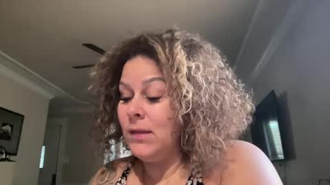 Snapshot of bigbreastsabrina chatting on September 26, 3:27 pm BIG BREAST SABRINA online show from September 26, 3:27 pm