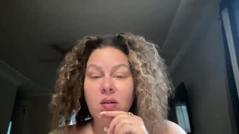 Snapshot of bigbreastsabrina chatting on October 8, 1:31 pm BIG BREAST SABRINA online show from October 8, 1:31 pm