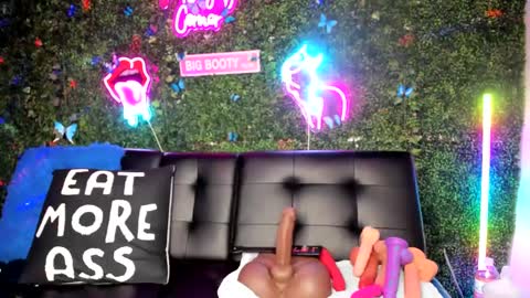 Snapshot of bigbuttsarena chatting on December 3, 12:02 am bigbuttsarena online show from December 3, 12:02 am