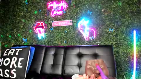 Snapshot of bigbuttsarena chatting on December 3, 3:09 am bigbuttsarena online show from December 3, 3:09 am