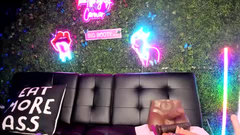 Snapshot of bigbuttsarena chatting on December 13, 5:05 am bigbuttsarena online show from December 13, 5:05 am