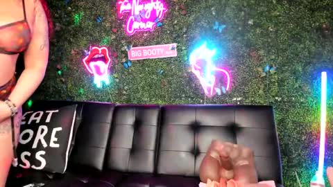 Snapshot of bigbuttsarena chatting on December 20, 4:31 am bigbuttsarena online show from December 20, 4:31 am