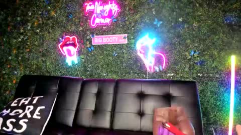 Snapshot of bigbuttsarena chatting on December 20, 7:33 am bigbuttsarena online show from December 20, 7:33 am