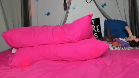 Snapshot of bigbuttsarena chatting on January 13, 2:07 am bigbuttsarena online show from January 13, 2:07 am