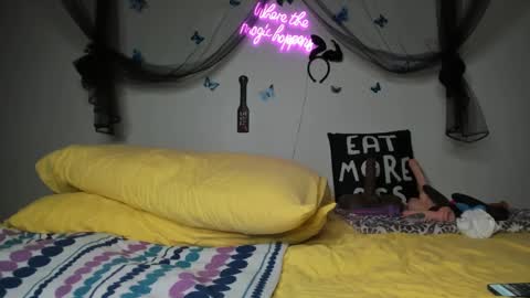 Snapshot of bigbuttsarena chatting on February 4, 10:13 pm bigbuttsarena online show from February 4, 10:13 pm