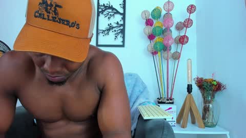 Snapshot of bigcock_latin01 chatting on January 12, 3:39 am sexy muscle online show from January 12, 3:39 am