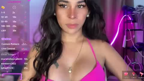 Snapshot of bigcockamanda23 chatting on October 28, 4:42 pm queen amanda online show from October 28, 4:42 pm