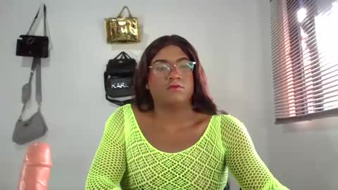 Snapshot of bigcrisblack chatting on September 28, 5:40 pm cristina online show from September 28, 5:40 pm