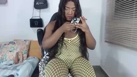 Snapshot of bigcrisblack chatting on October 17, 5:54 am cristina online show from October 17, 5:54 am