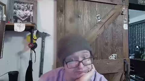 Snapshot of bigdbrillion chatting on February 3, 12:04 am Darryl online show from February 3, 12:04 am