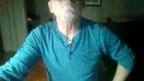 Snapshot of bigdeer581917471 chatting on January 19, 9:01 am bigdeer581917471 online show from January 19, 9:01 am