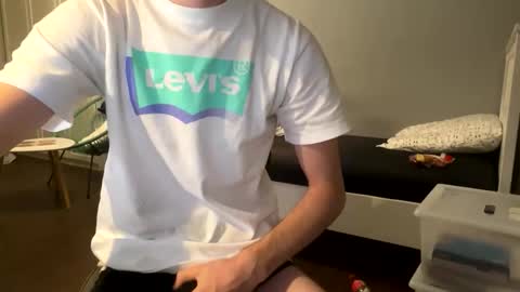 Snapshot of bigdick211569 chatting on November 3, 6:31 pm bigdick211569 online show from November 3, 6:31 pm